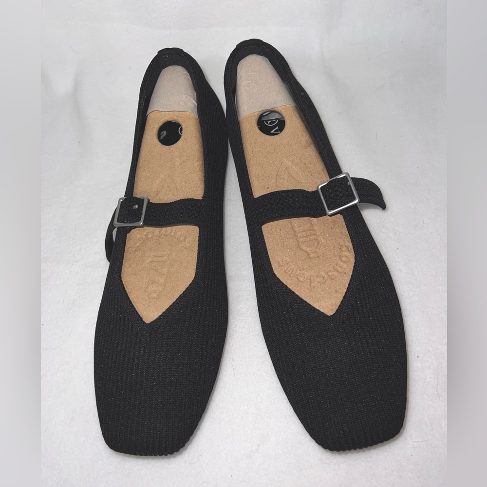 Vivaia black Mary Jane’s Size 39 /US 8